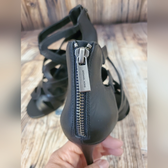 NEW MICHAEL KORS ANNALEE STRAPPY LEATHER SANDAL - Picture 8 of 10